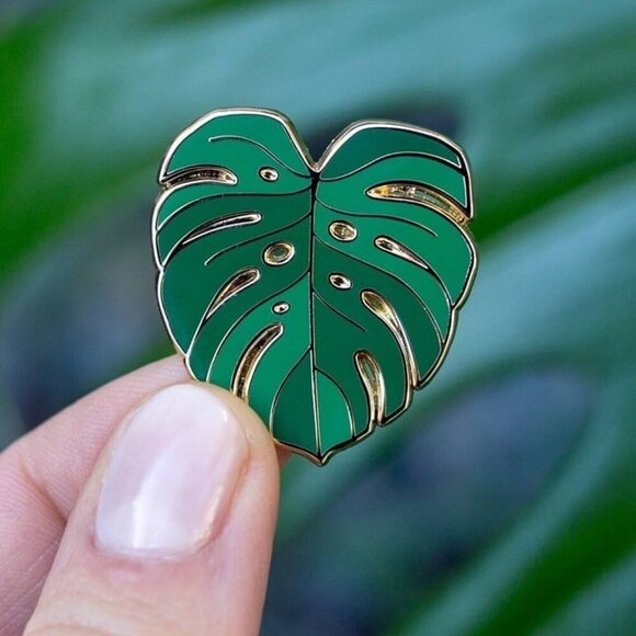 Monstera Leaf Enamel Pin - Gold Plated Brooch - Nature & Plant Jewelry - Picture 3 of 3